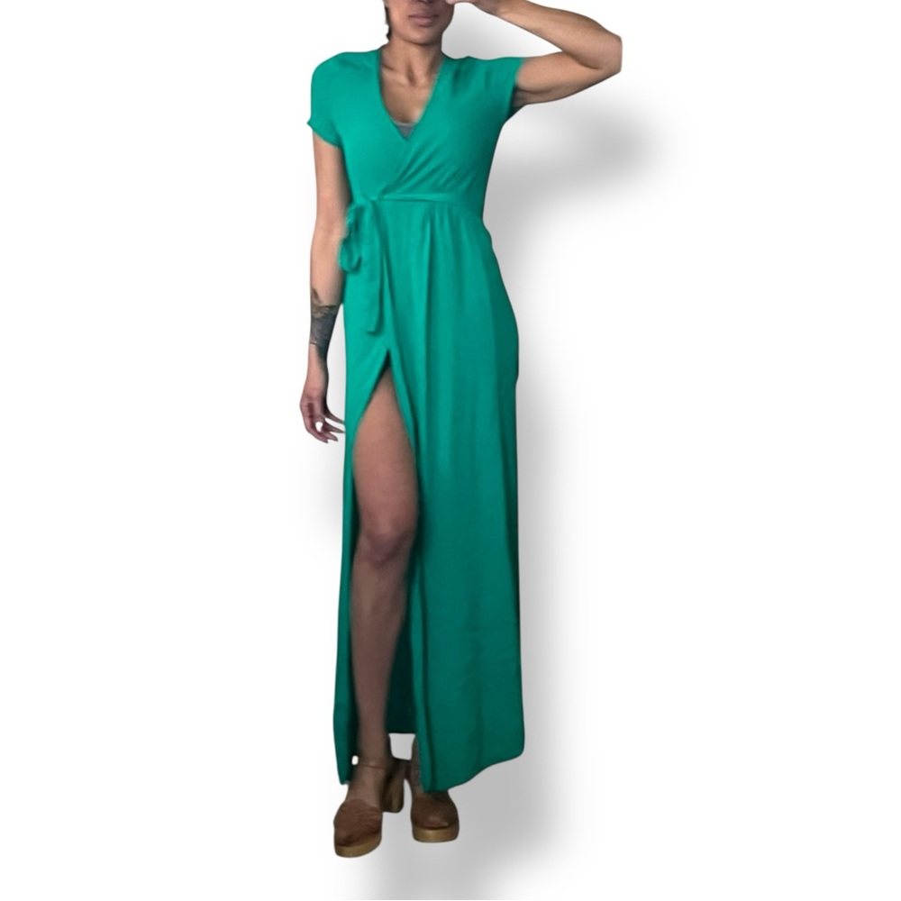 𝐕𝐈𝐂𝐈 Emerald Green Short Sleeve Wrap Maxi Dress
